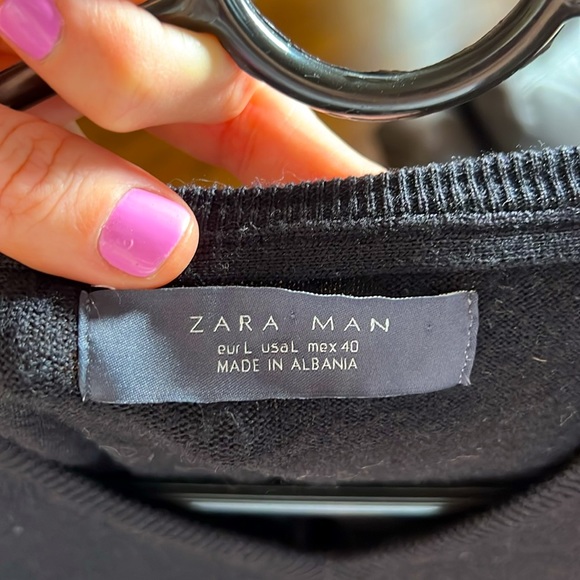 Zara Man Black V Neck Wool Sweater with Grey Elbow Patch Detail. Size Large - Picture 4 of 4